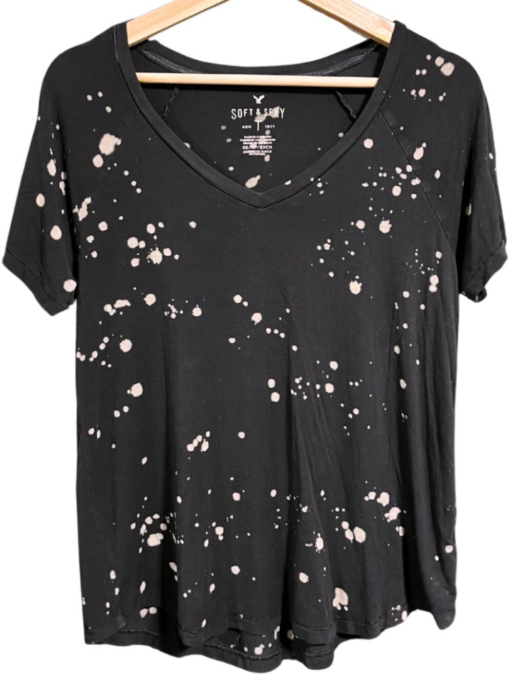 American Eagle Soft & Sexy Black Bleach-Splatter V-Neck T-Shirt – XS